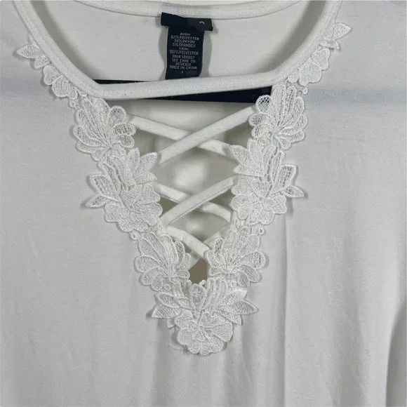 Torrid Embroidered Blouse 1X White Floral - Picture 4 of 8
